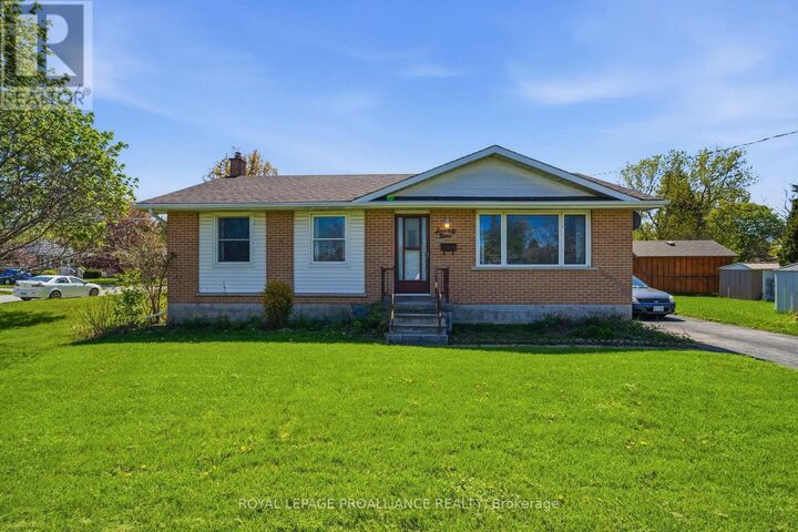 Property Photo:  79 Cascade Boulevard  ON K8P 4L6 