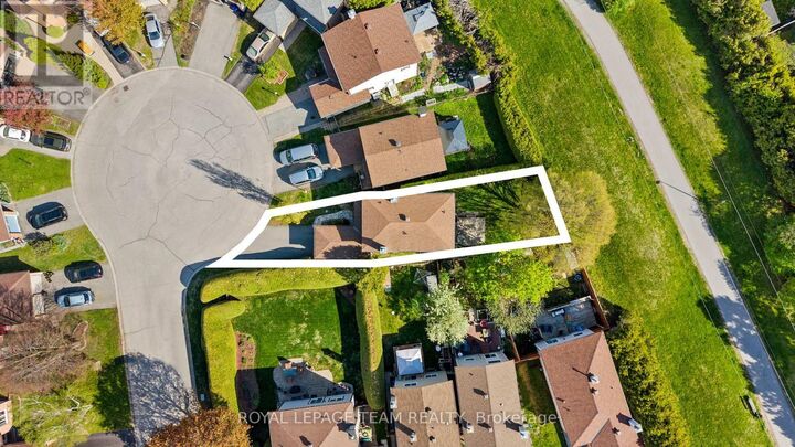 Property Photo: 93 Hewitt Way ON K2L 3R3