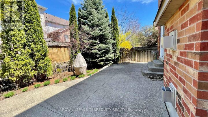Property Photo:  2114 Helmsley Avenue  ON L6M 4R5 