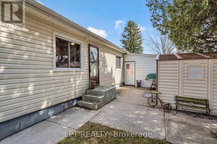 Property Photo:  198 Munroe Street  ON N0L 2P0 