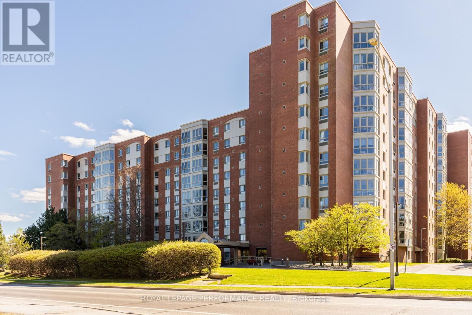 Property Photo:  960 Teron Road 819  ON K2K 2B6 