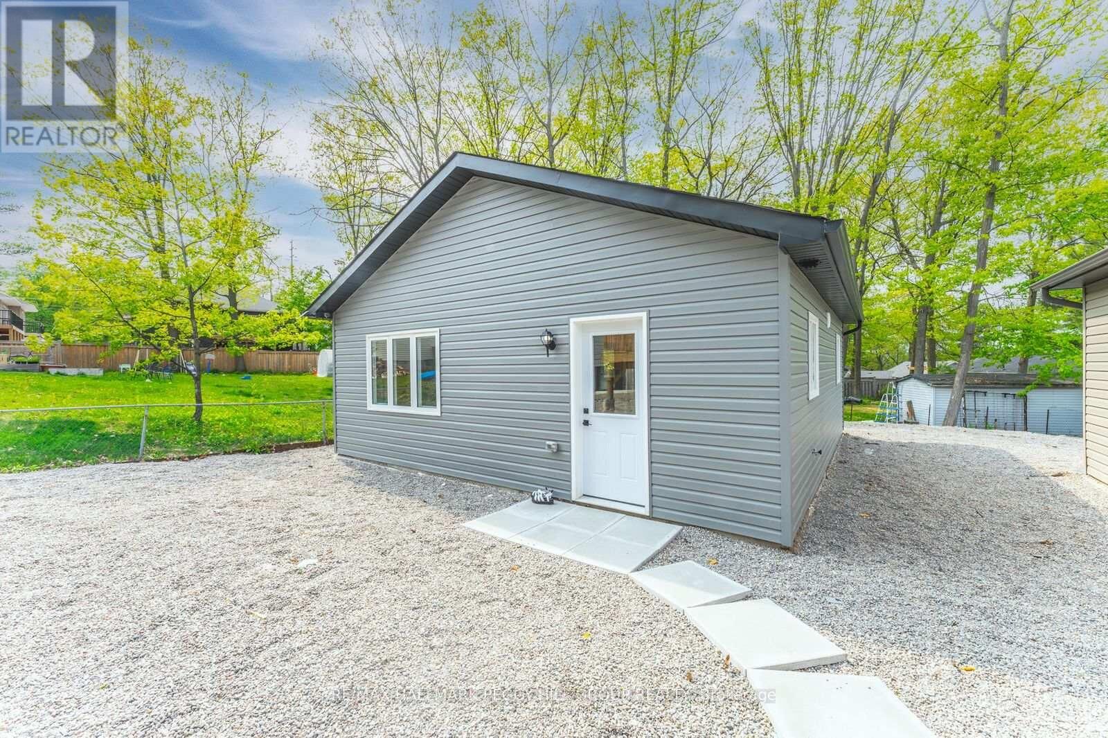 Property Photo:  176 Cundles Road West  ON L4N 5N2 