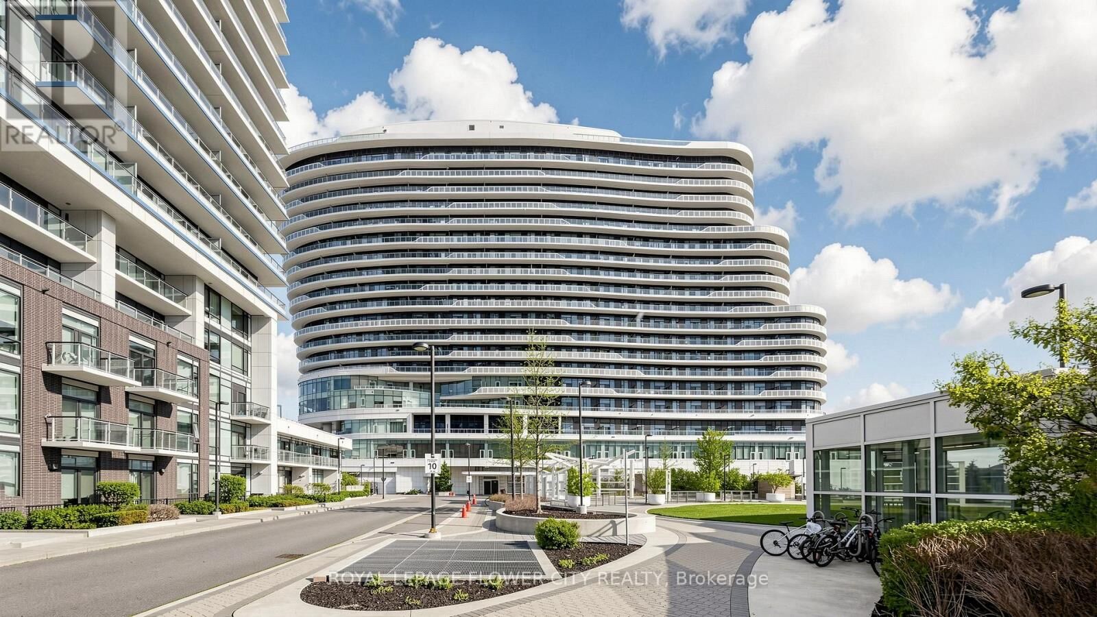Property Photo:  2520 Eglinton Avenue West 1710  ON L5M 0Y4 