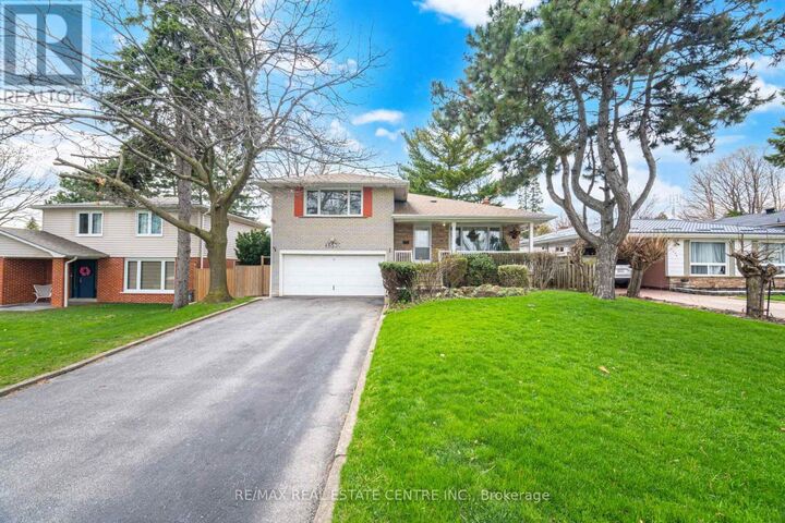 Property Photo:  3590 Fieldgate Drive  ON L4X 2J7 