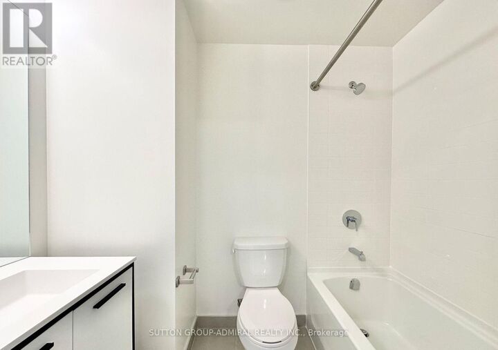 Property Photo: 185 Deerfield Road 304 ON L3Y 0G7