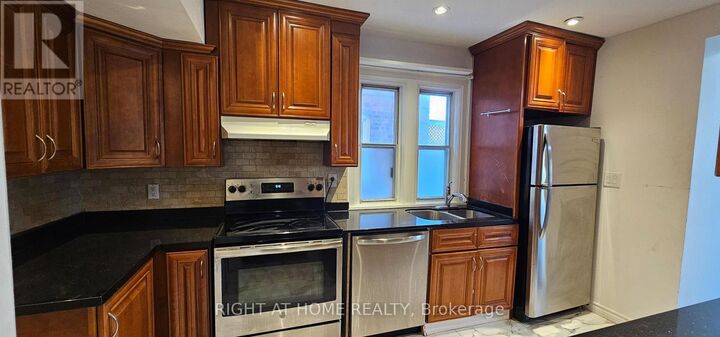 Property Photo:  72 Eleventh Street Main Floor  ON M8V 3G5 