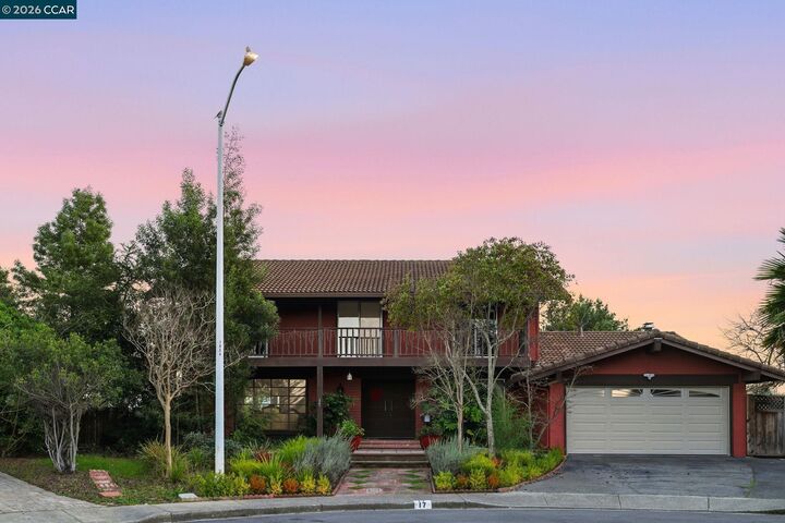 Property Photo:  