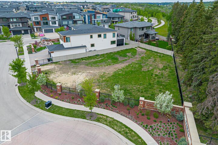 Photo de la propriété: 3466 Keswick Boulevard SW 22 AB T6W 3S4