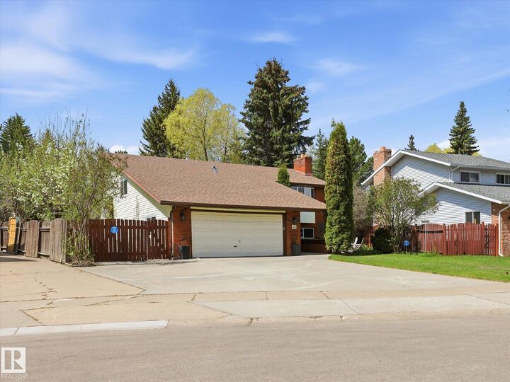 Property Photo:  45 Lorne Crescent  AB T8N 3R5 