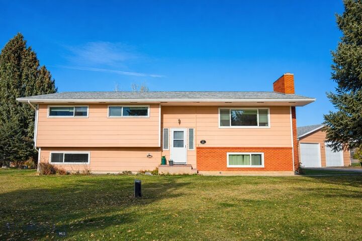 Property Photo:  815 Alpine Way  MT 59715 