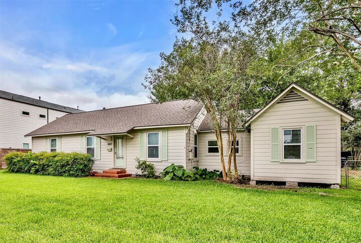 Property Photo:  807 Fisher Street  TX 77018 