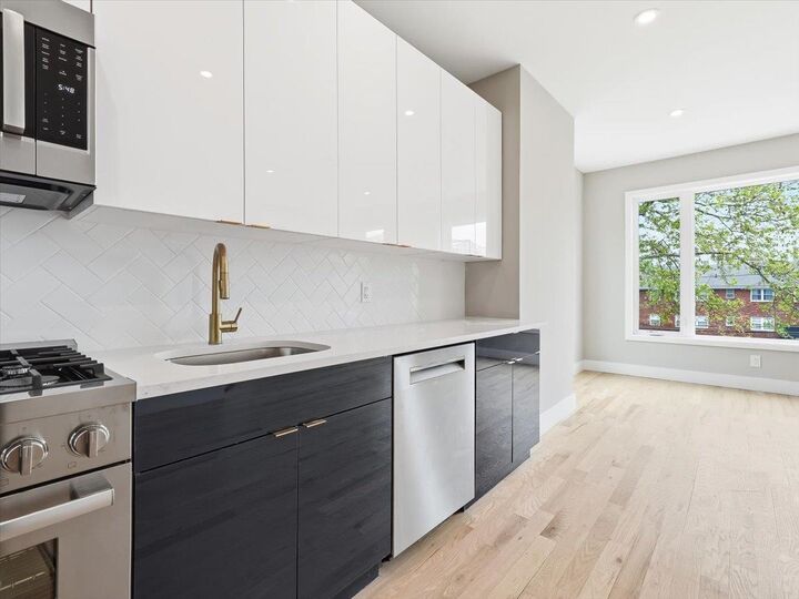Property Photo: 437 Ogden Ave 2R NJ 07307