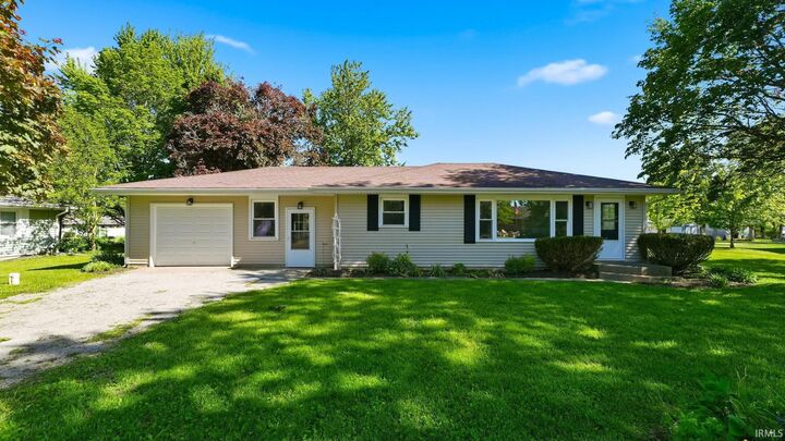 Property Photo: 9075 E Orchard Lane IN 46723