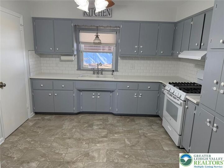 Property Photo:  2229 Rodgers Street  PA 18017 