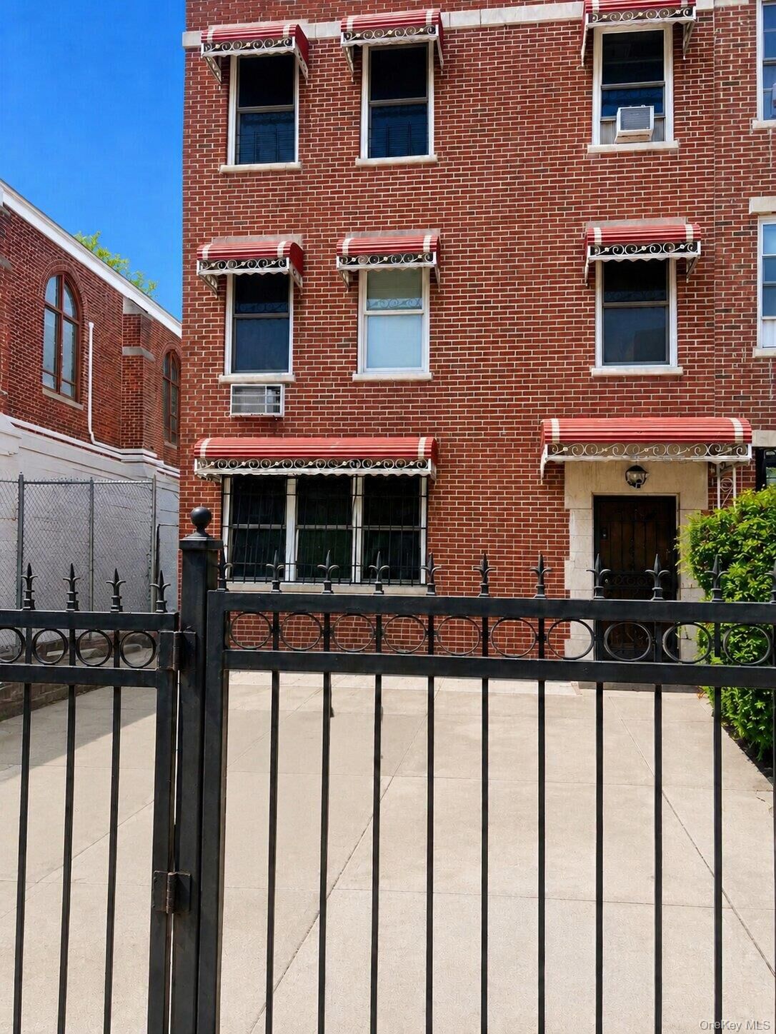 Property Photo: 866 Fairmount Place NY 10460
