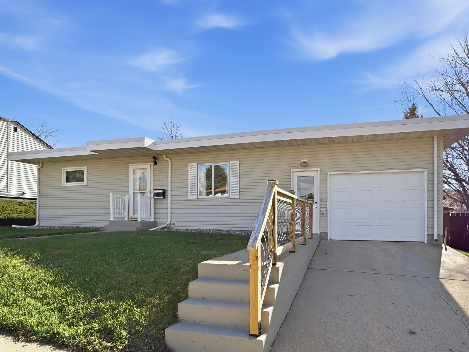 Property Photo: 620 13th St NE ND 58703