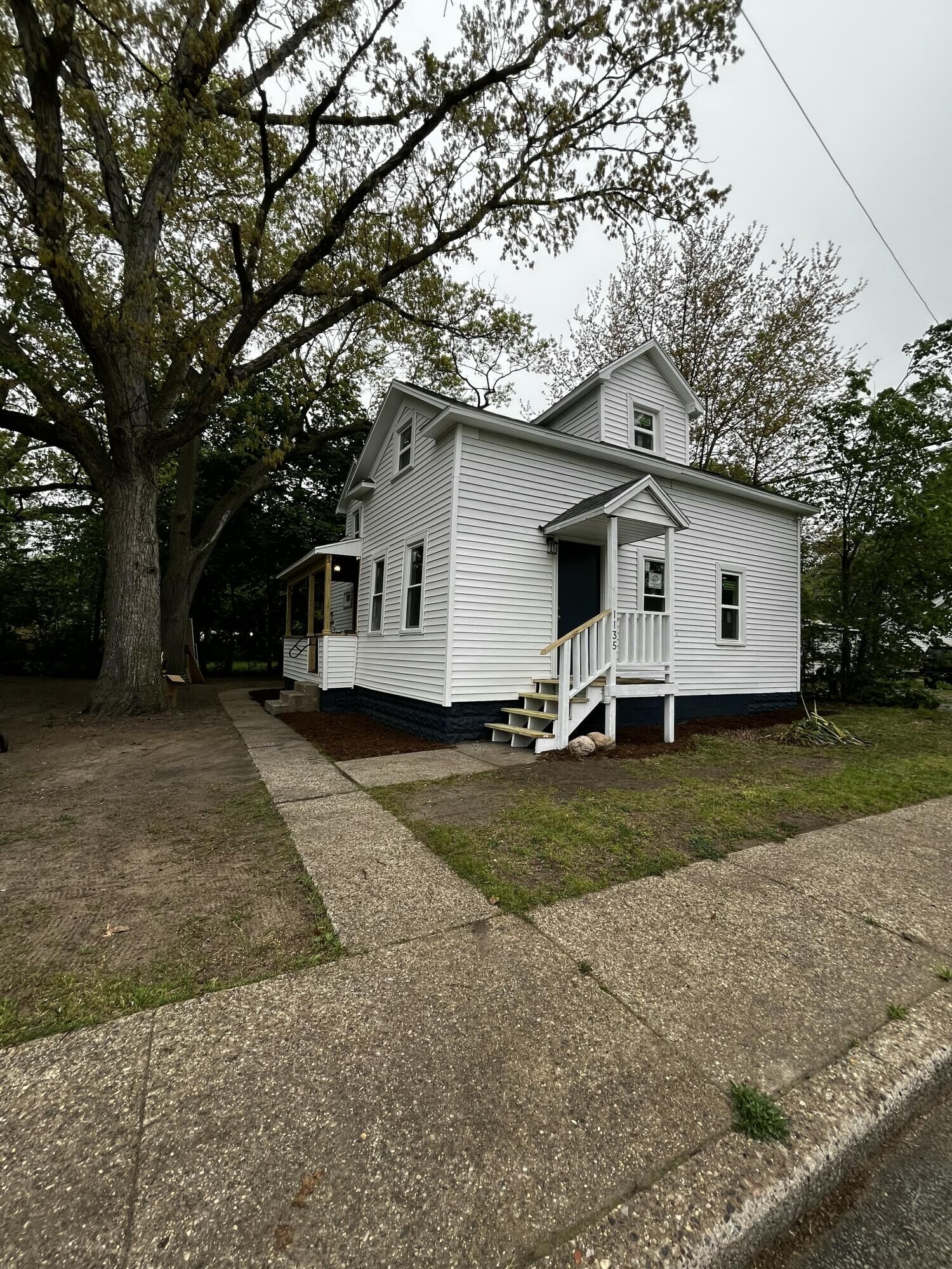 Property Photo:  1135 Holt Street  MI 49442 