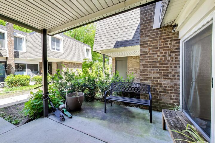 Property Photo: 1623 W Belle Plaine Avenue IL 60613