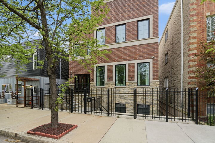 Property Photo:  1443 N Cleaver Street  IL 60642 