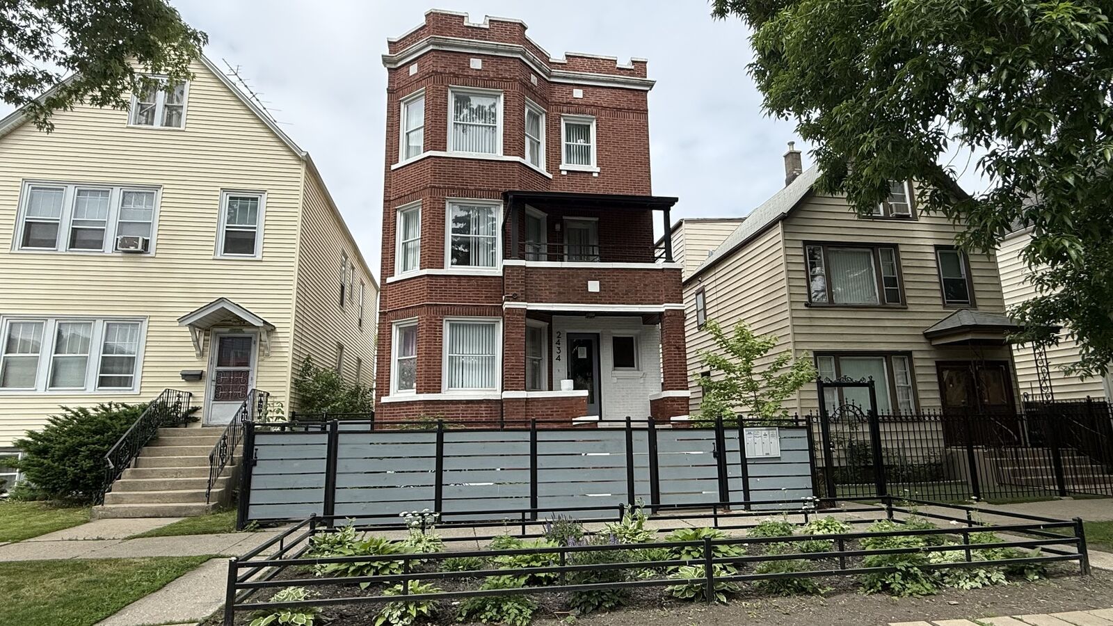 Property Photo:  2434 N Lorel Avenue  IL 60639 