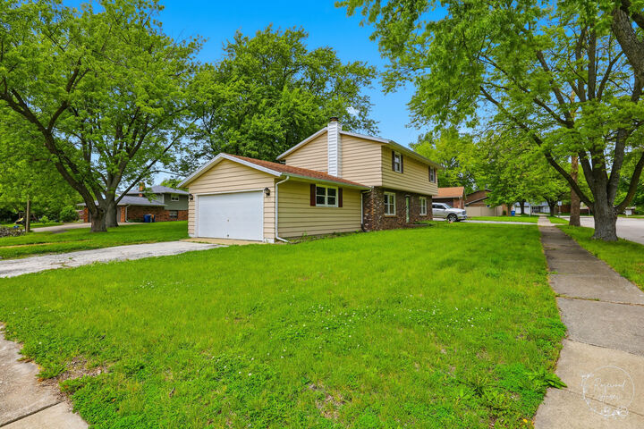 Property Photo:  855 Stonewall Drive  IL 60914 