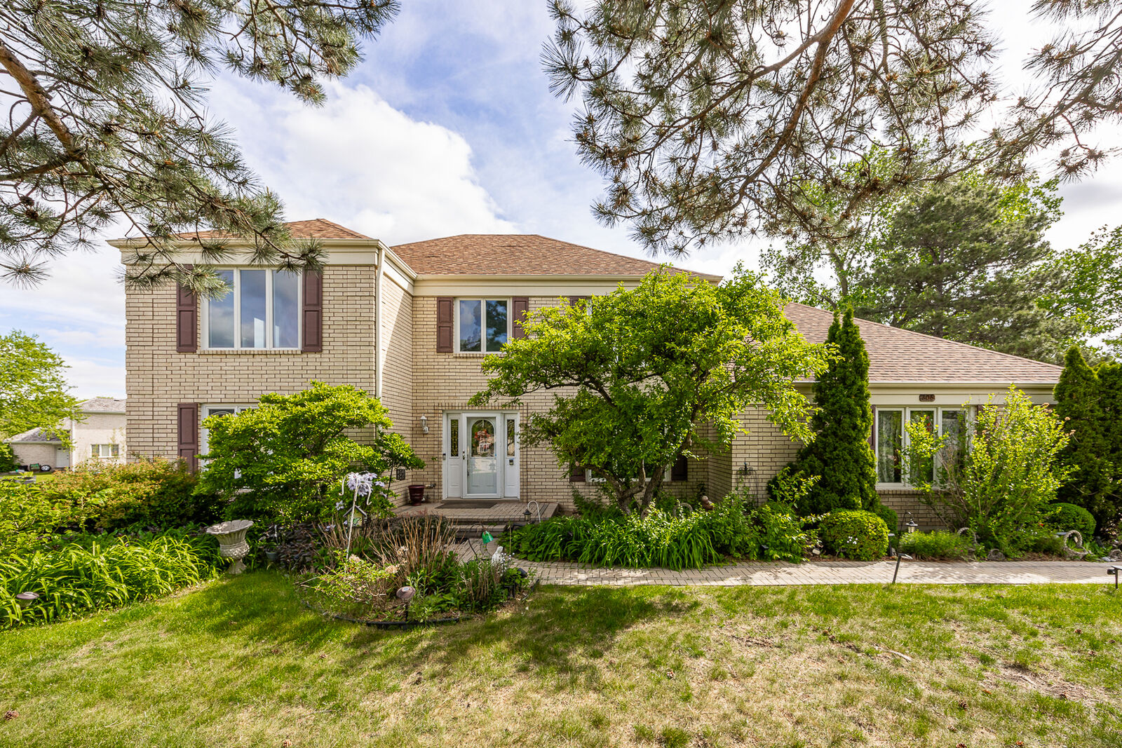 Property Photo:  306 Woodview Court  IL 60523 