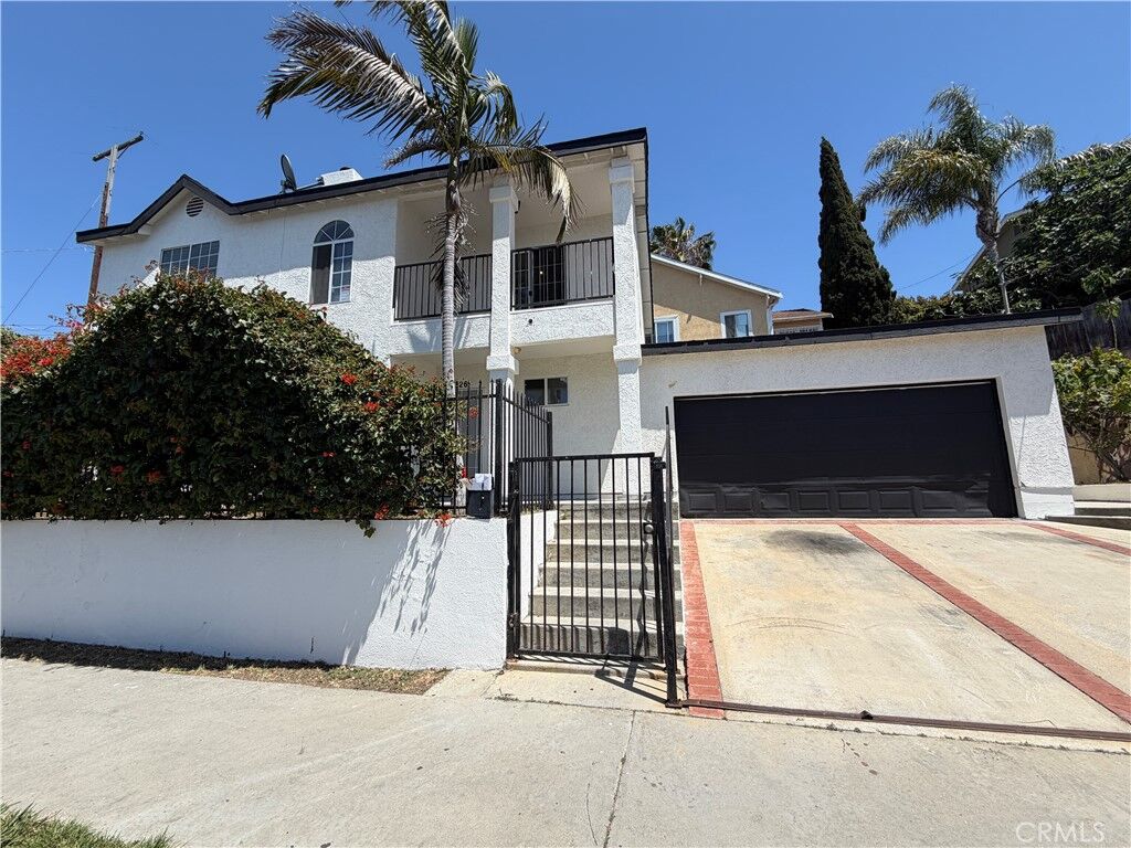 Property Photo:  4726 Pickford Street  CA 90019 
