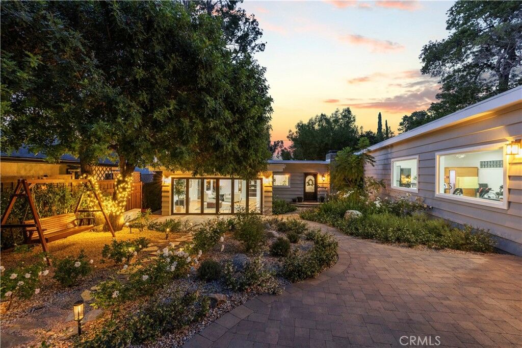 Property Photo:  22125 Avenue Morelos  CA 91364 