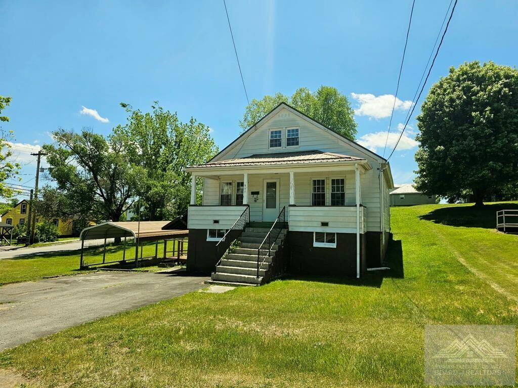 Property Photo:  503 Highland Avenue  WV 24740 