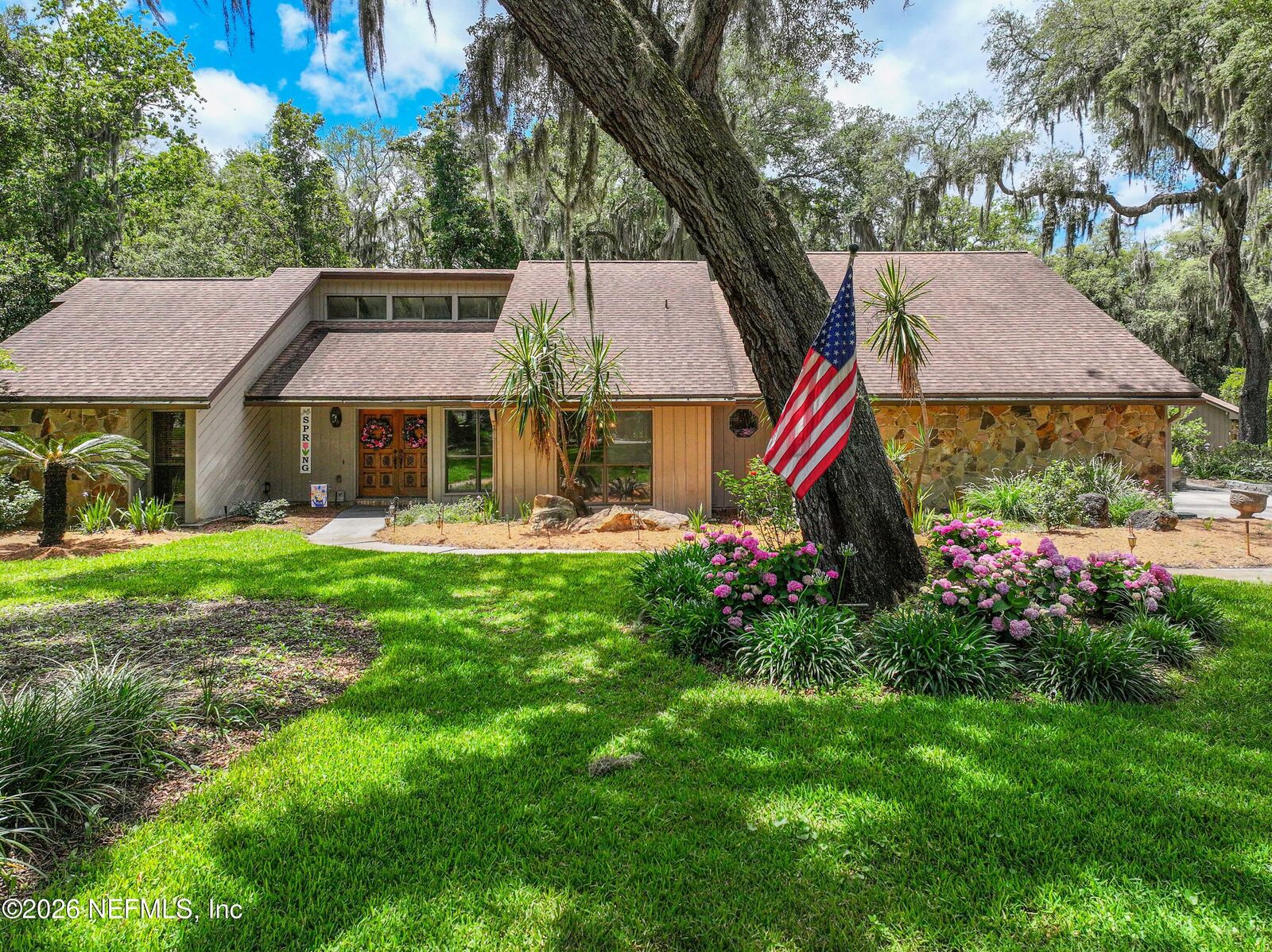 Property Photo: 4276 Stratford Way FL 32225