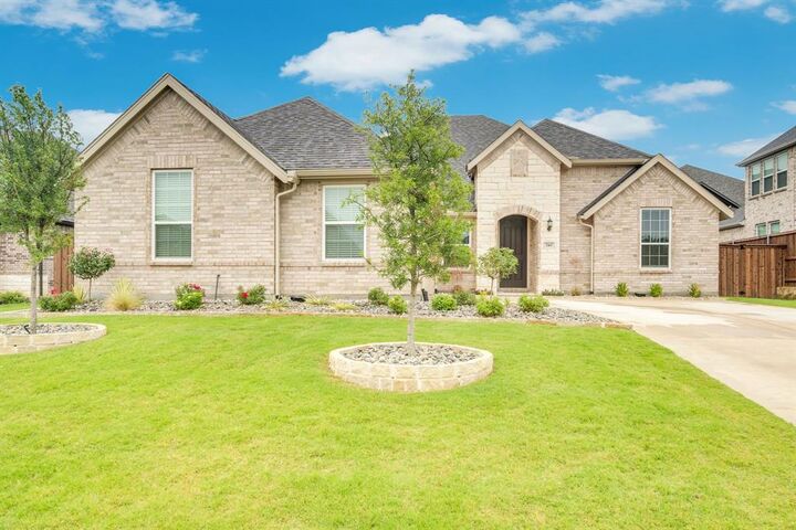 Property Photo:  740 Brozgold Avenue  TX 76065 