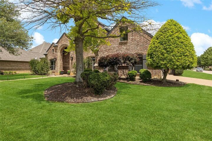 Property Photo: 941 Thomas Crossing Drive TX 76028