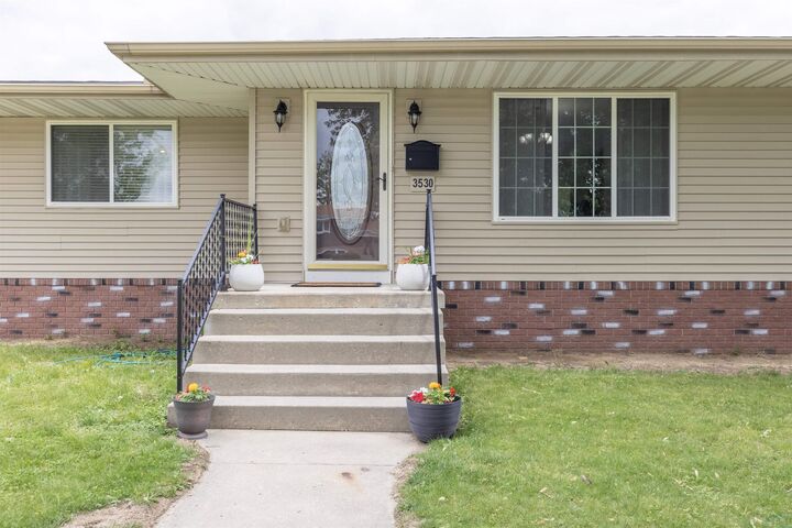Property Photo:  3530 Court St  IA 51104 