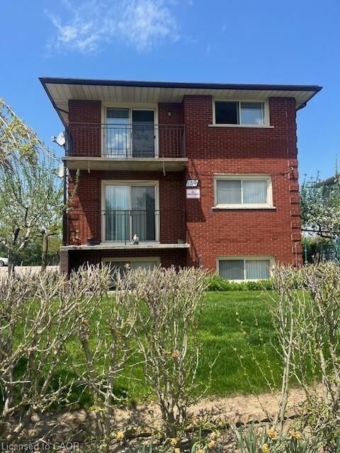 Property Photo:  150 Chandler Drive 3  ON N2E 1G9 