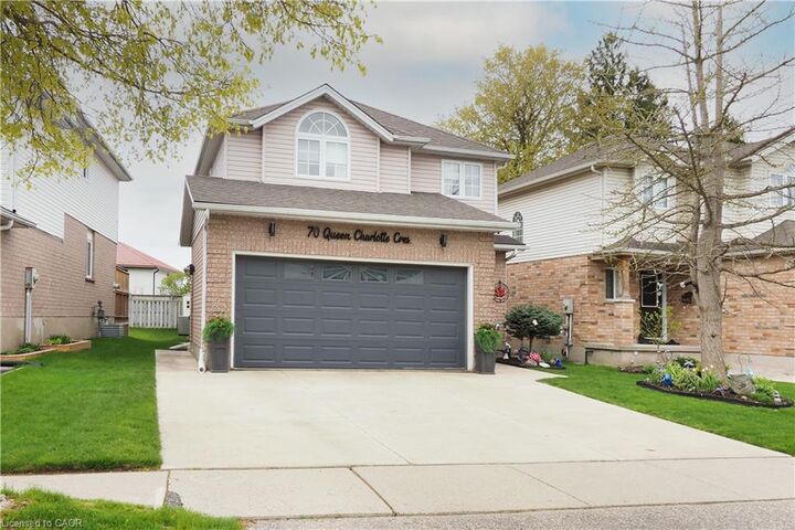 Property Photo:  70 Queen Charlotte Crescent  ON N2E 3N6 