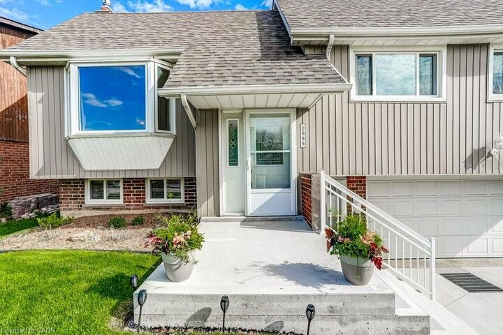 Property Photo: 2995 Saint Malo Circle ON L5N 1T1