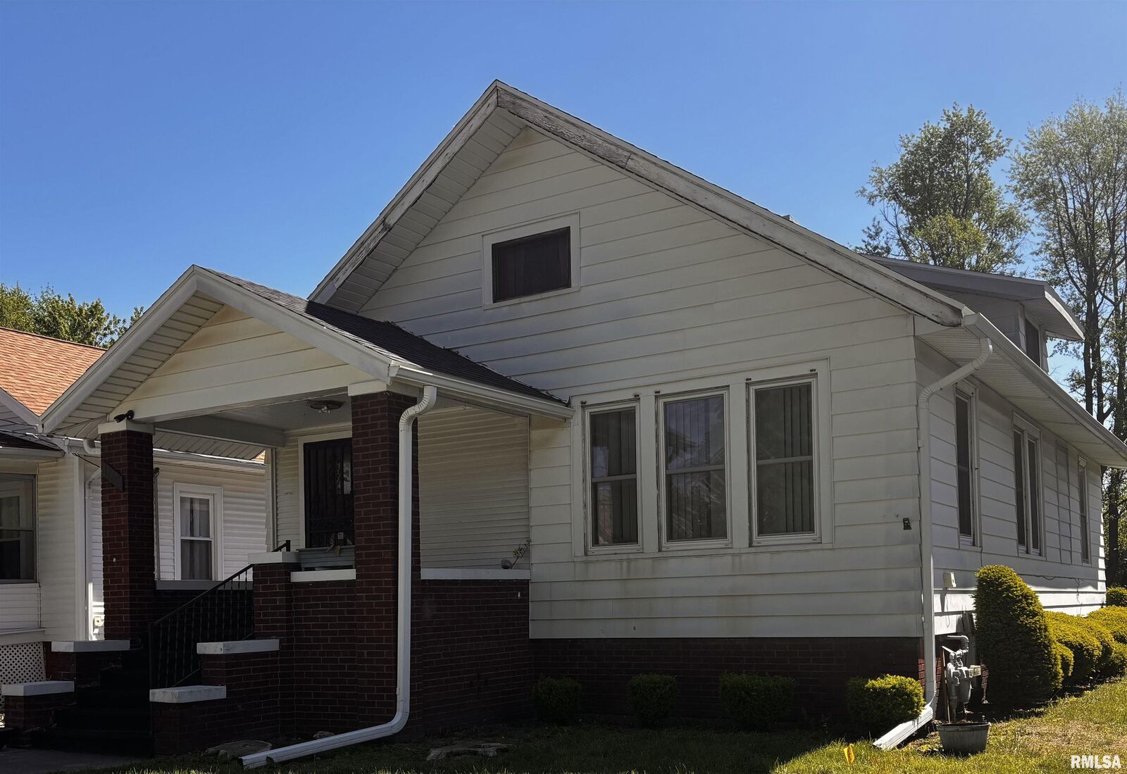 Property Photo: 1267 Florence Avenue IL 61401