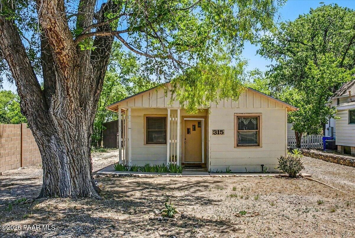Property Photo:  315 Garden Street  AZ 86305 