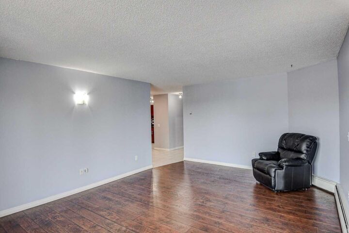Property Photo:  1900 25A Street SW 204  AB T3E 1Y5 