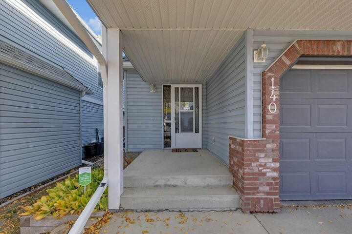 Property Photo:  140 Valley Ridge Heights NW  AB T3B 5T3 