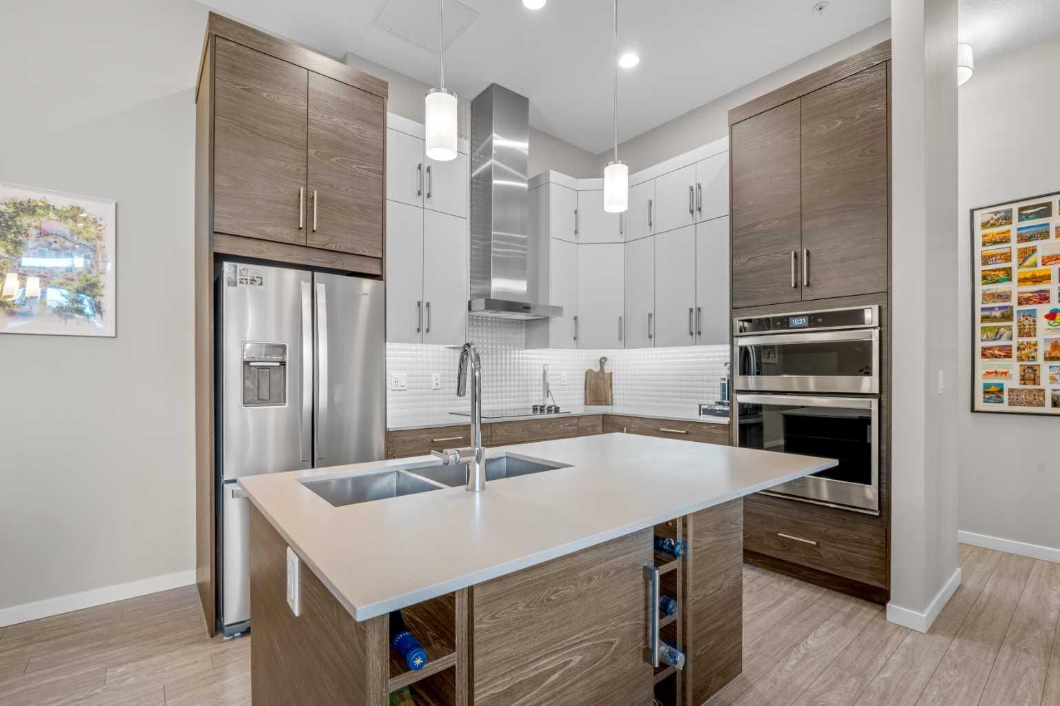 Property Photo:  124 Mahogany Centre SE  AB T3M 2Y1 