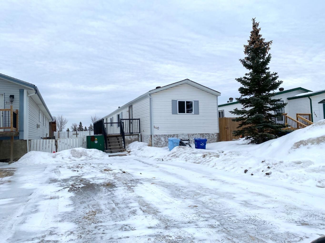 Property Photo:  140 Cokerill Crescent  AB T9K 2J3 