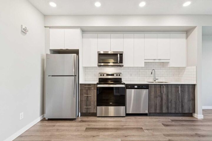 Property Photo:  1605 17 Street SE 134  AB T2G 2L7 