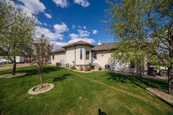 Property Photo:  8910 122 Avenue 24  AB T8X 1P8 