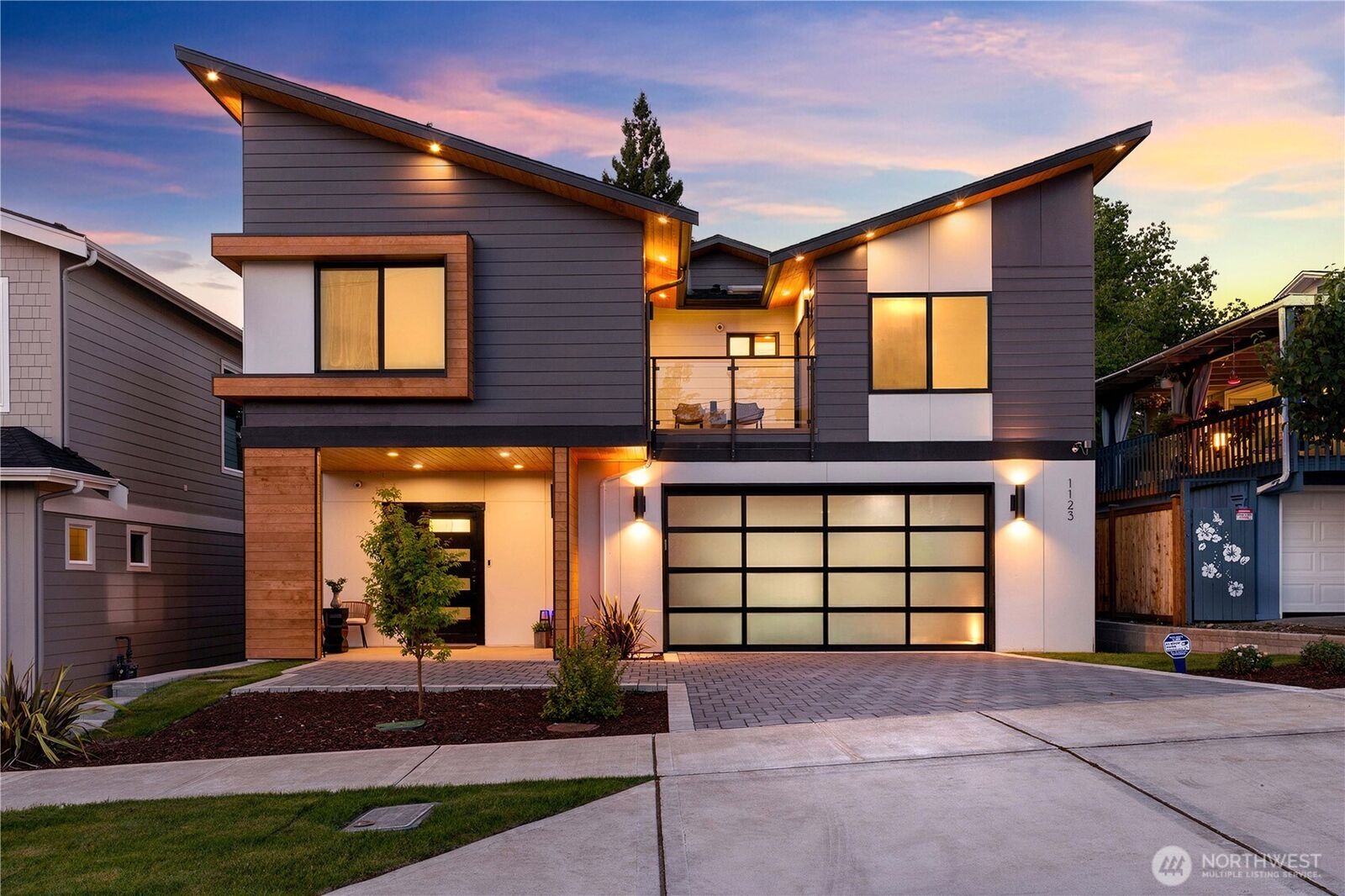 Property Photo:  1122 N 34th Street  WA 98056 