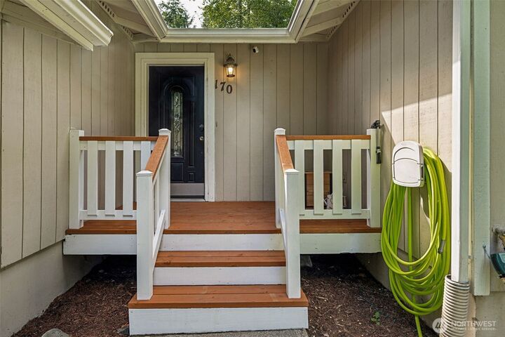 Property Photo:  170 E Barnsby Place  WA 98584 