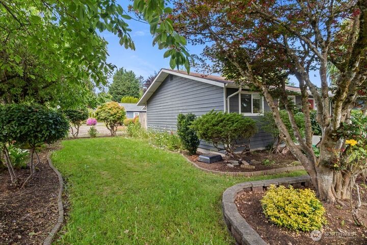 Property Photo:  903  9th Avenue SW  WA 98512 
