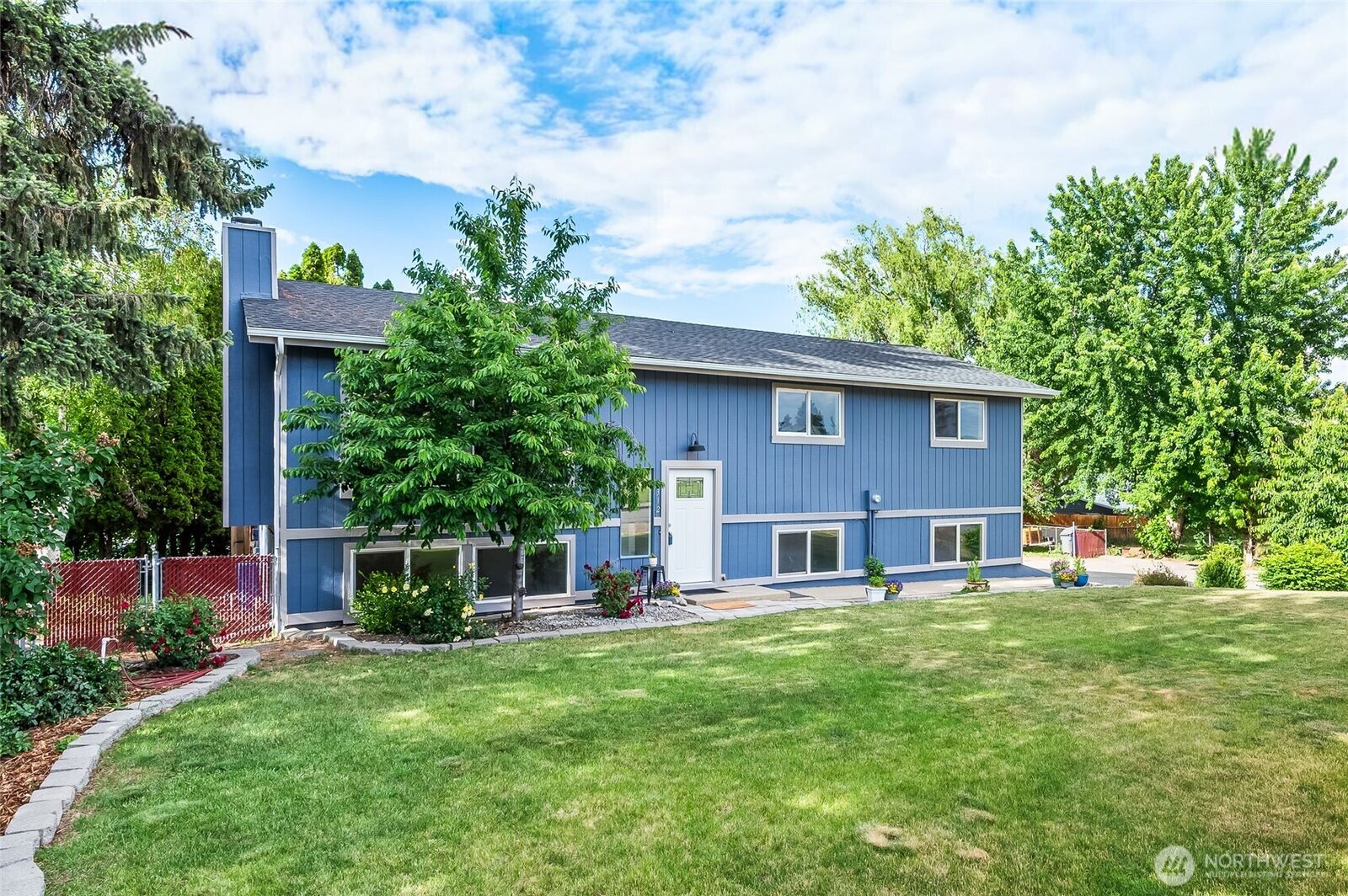 Property Photo:  1312  4th Street  WA 98801 