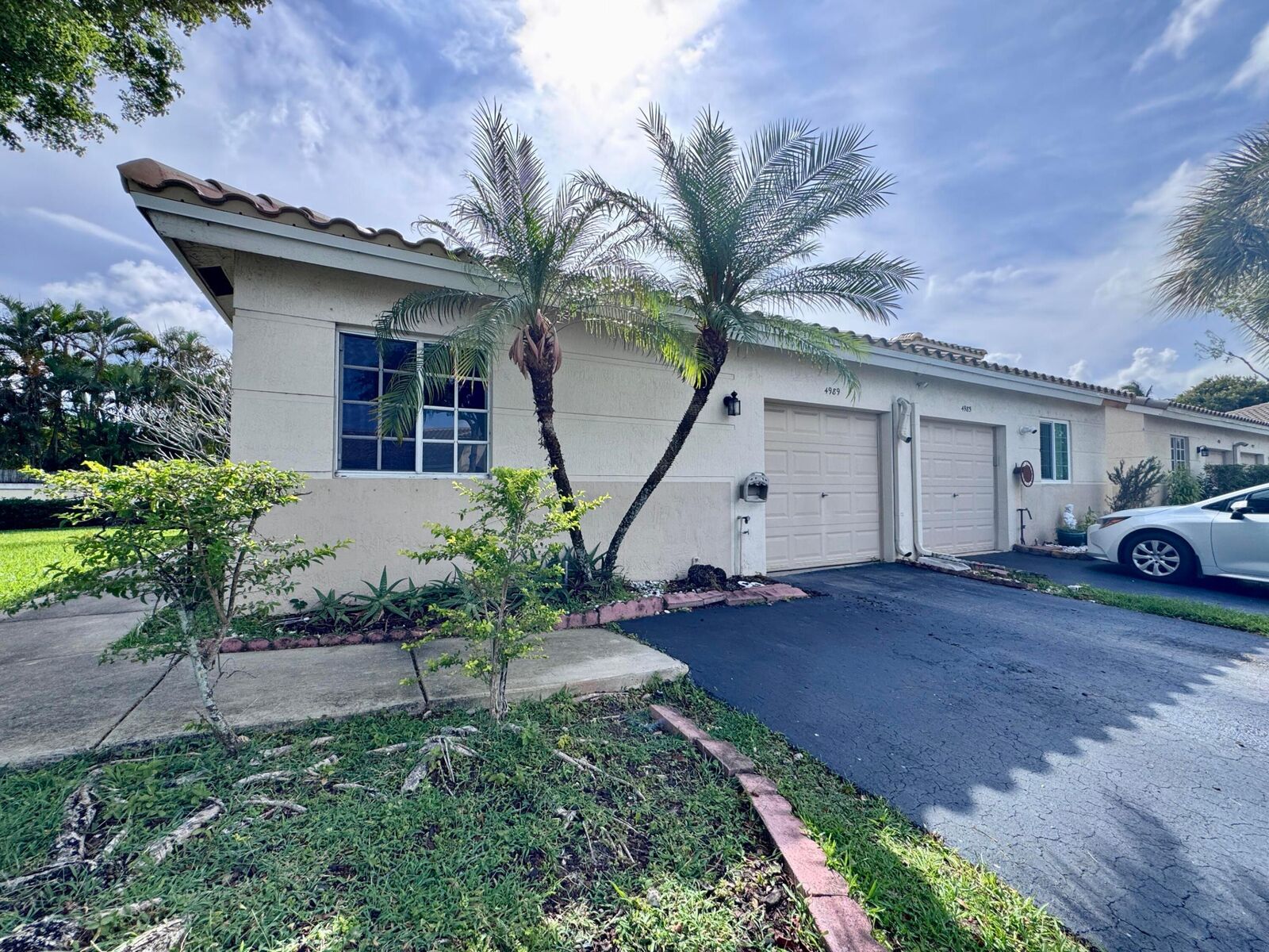 Property Photo:  4989 SW 32nd Terrace  FL 33312 