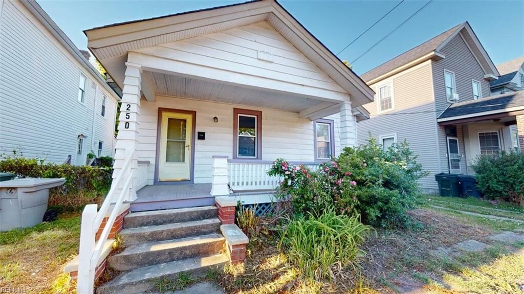Property Photo: 250 Lee St VA 23669